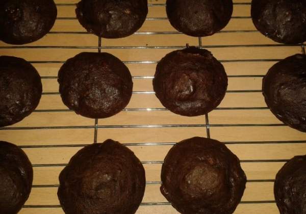 Banana-and-chocolate-cupcakes-697x450