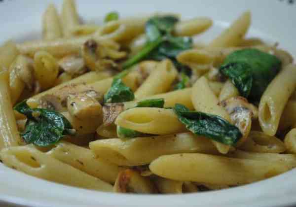 Spinach and mushroom pasta